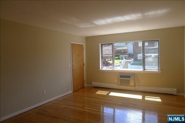 Property Photo:  129-131 6th Street 2  NJ 07022 