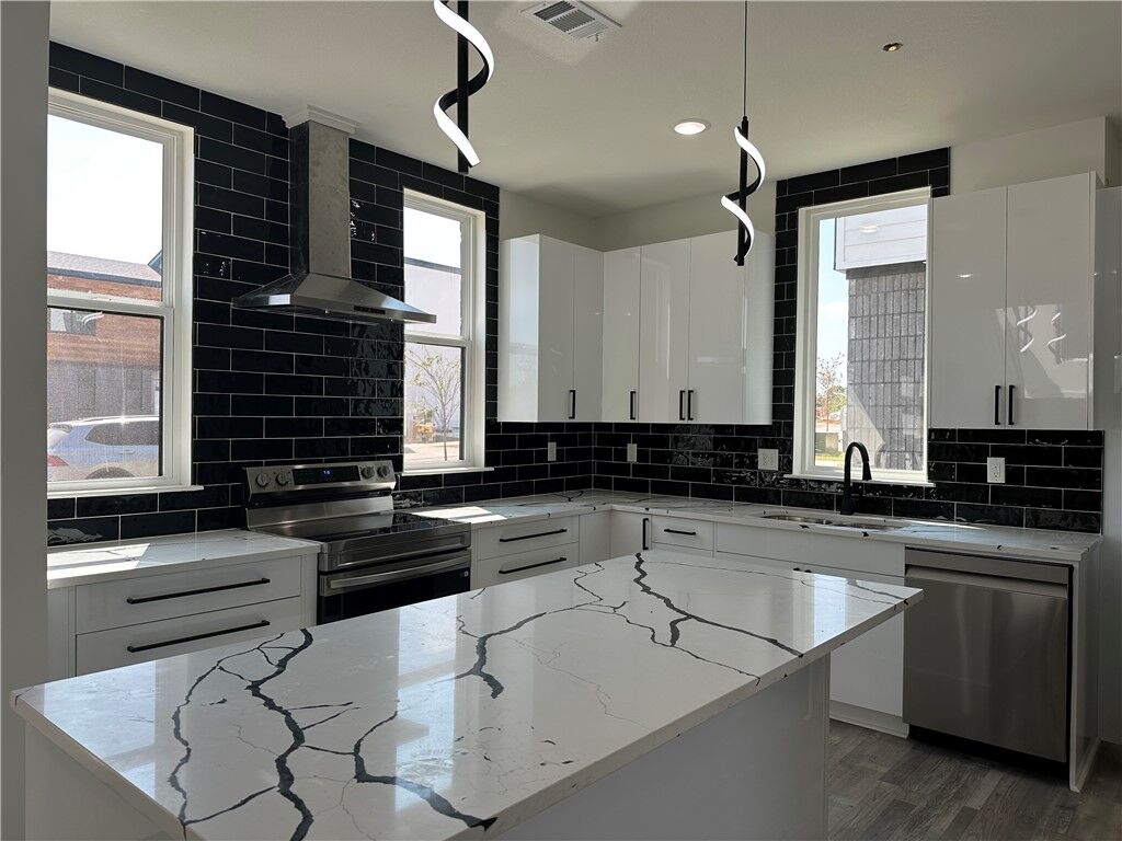 Property Photo:  2603 W Bonnie Lane  AR 72758 