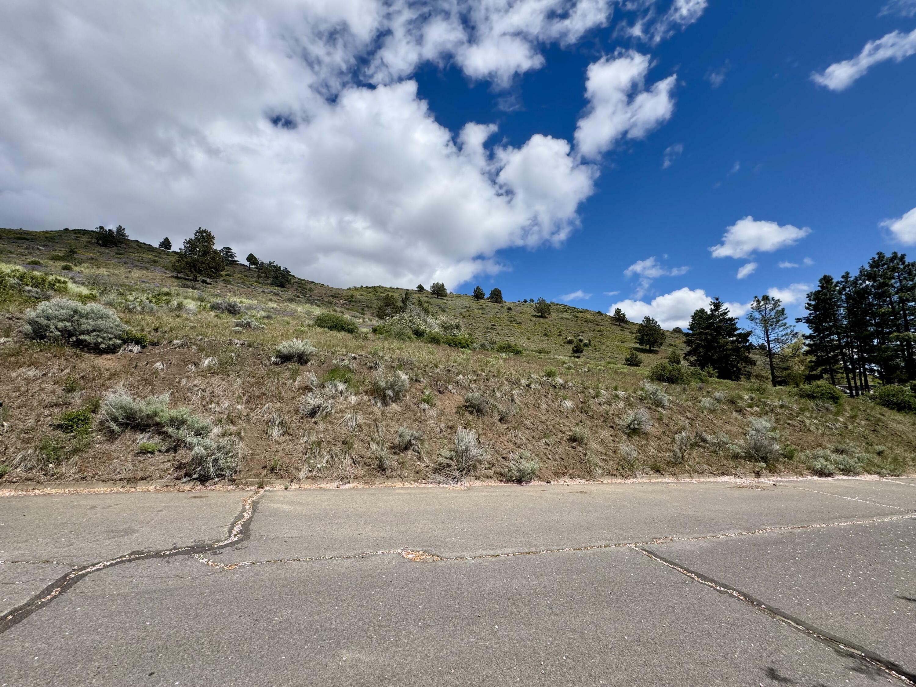 Property Photo: Fairmount Lp 34-23 OR 97601