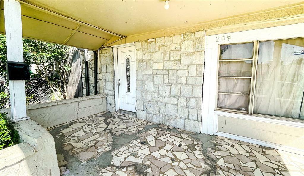 Property Photo: 209 SW 40 Street OK 73109