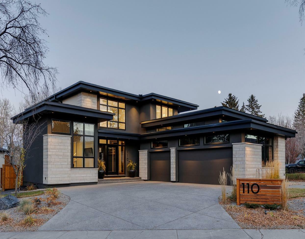 110 Lissington Drive SW  Calgary AB T3E 5E3 photo