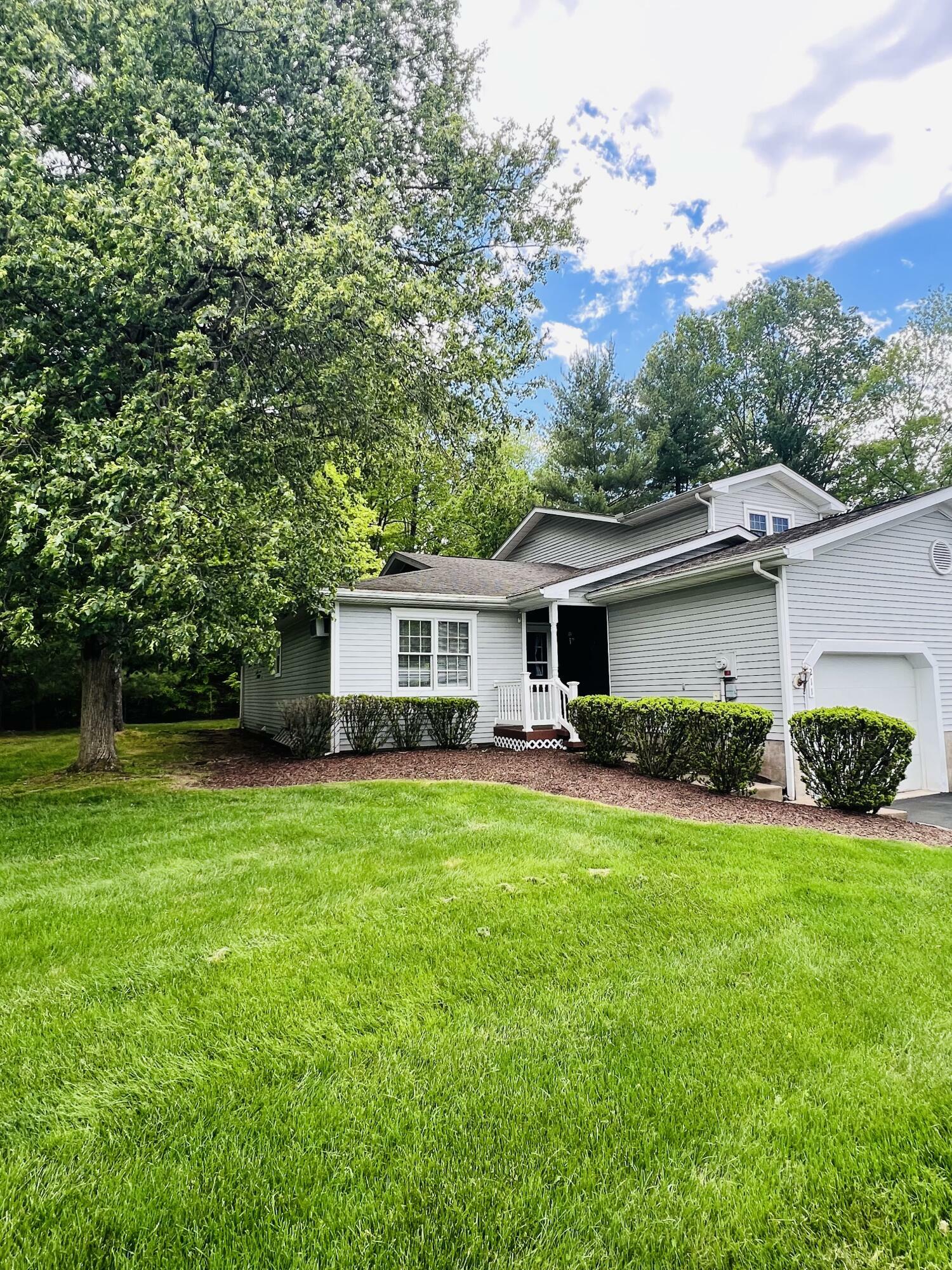 211 Amber Lane  East Stroudsburg PA 18301 photo
