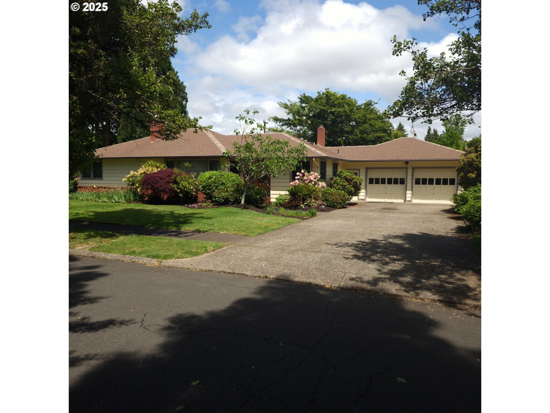 3075 Dapple Way  Eugene OR 97401 photo