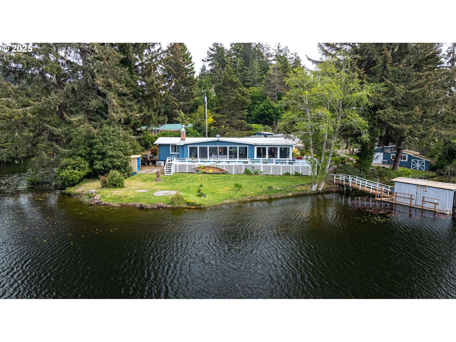 Property Photo: 70214 Lakewood Rd OR 97459