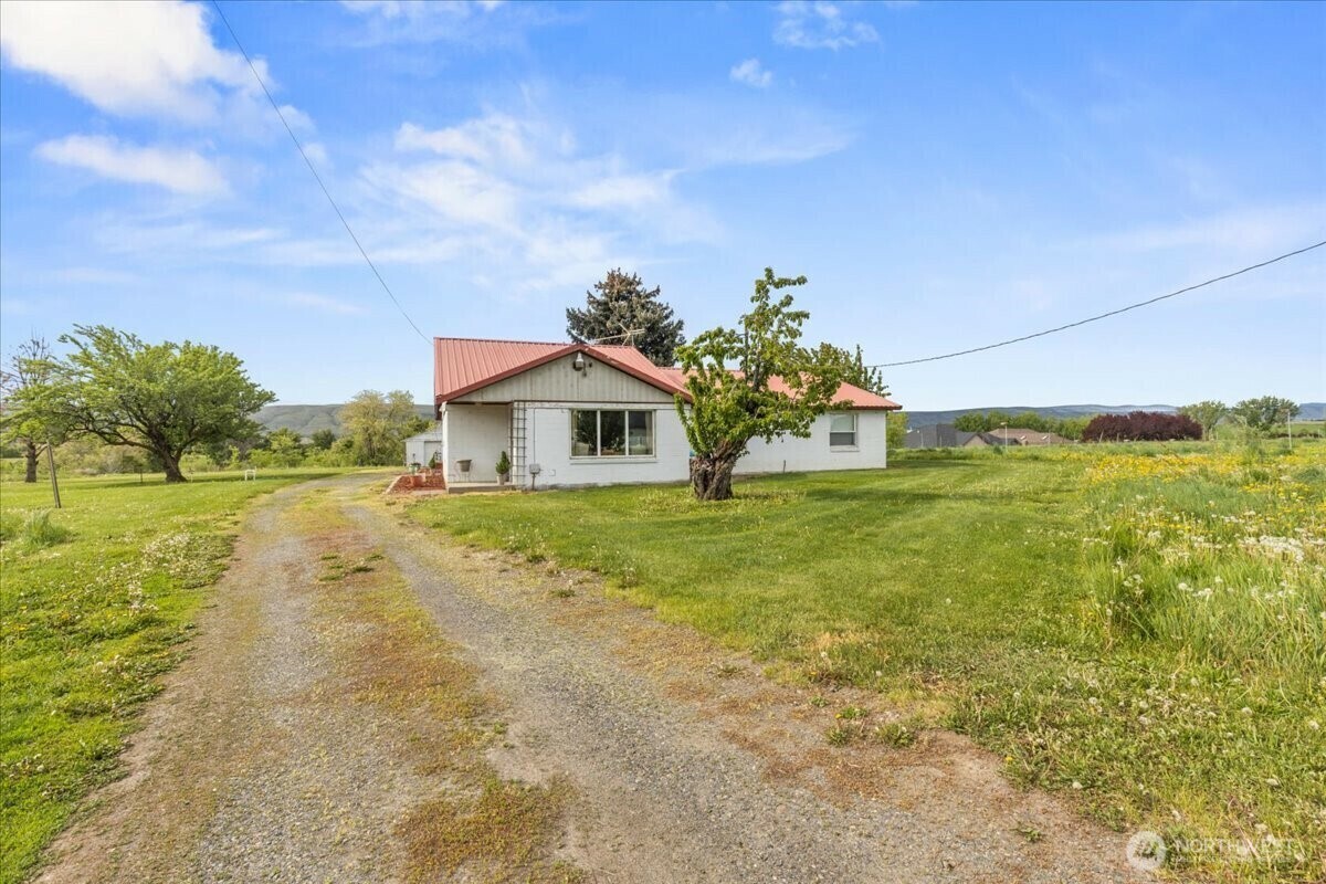 Property Photo: 9600 Occidental Road WA 98903