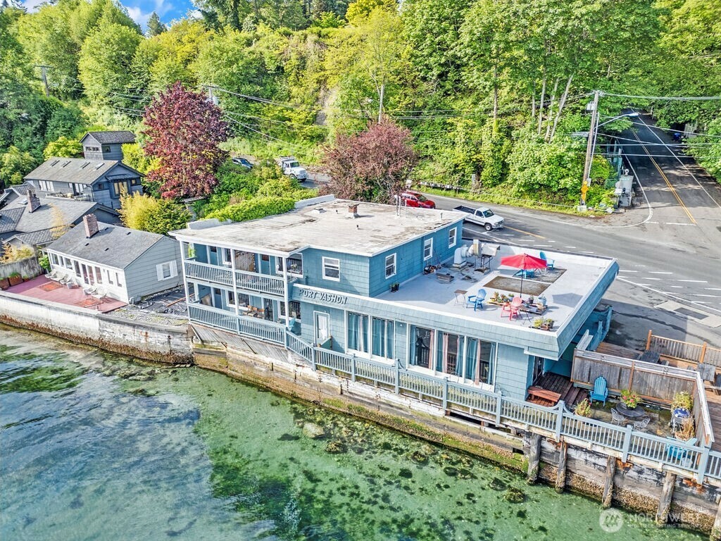 Property Photo: 10824 Vashon Hwy SW WA 98070