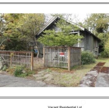 Property Photo: 2657 39th Avenue SW WA 98116