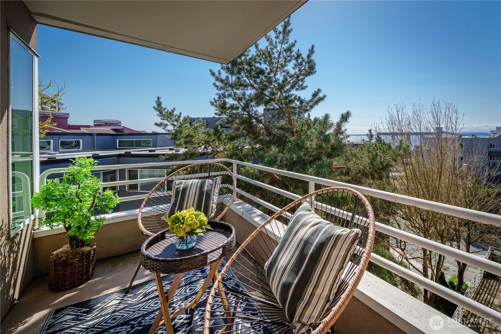 Property Photo: 622 6th Avenue W 502 WA 98119