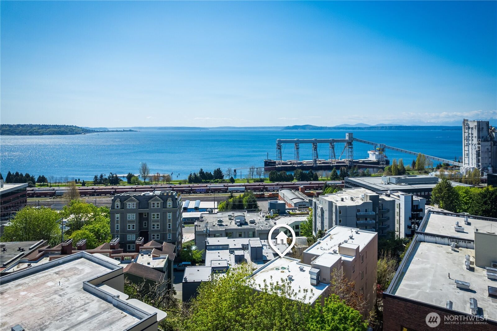Property Photo: 622 6th Avenue W 502 WA 98119
