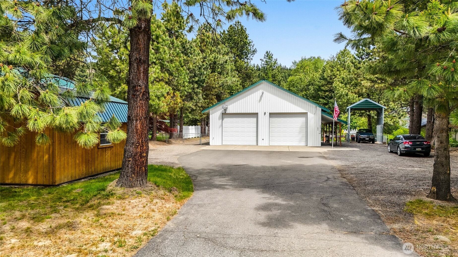 Property Photo: 1811 Hundley Road WA 98922