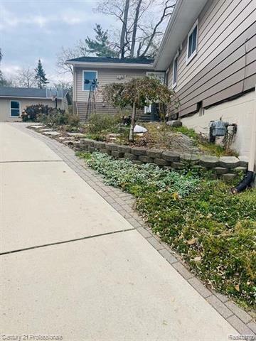 Property Photo: 2570 Loon Lake Road MI 48393