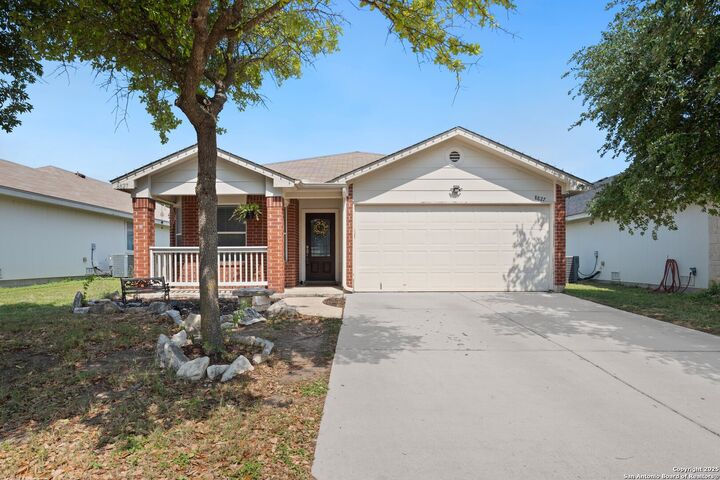 Property Photo: 8827 Gallop Chase TX 78254