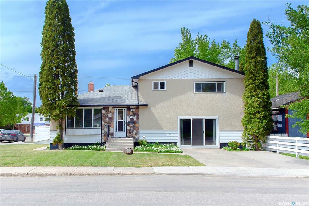 Property Photo: 1501 Prince Of Wales Avenue SK S7K 3E1