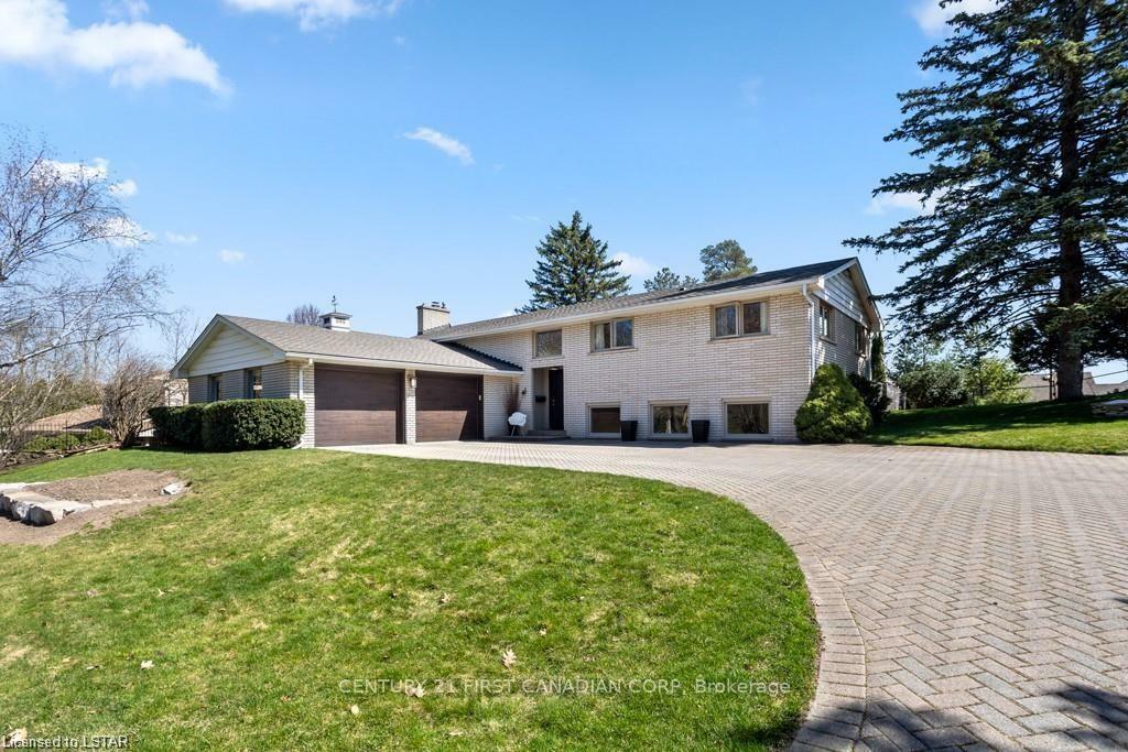 Photo de la propriété:  688 Westmount Hills Drive E  ON N6K 1B2 