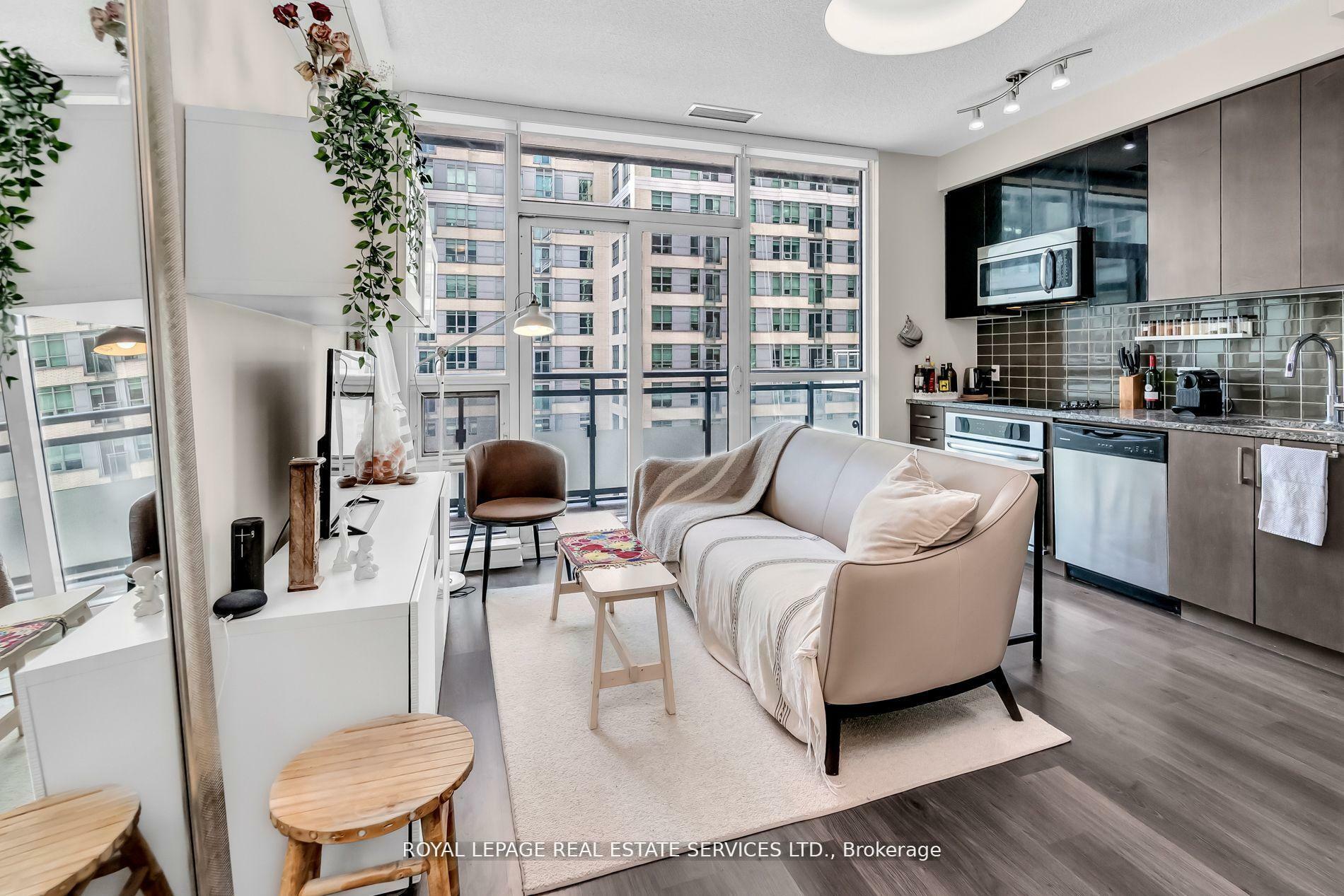 Property Photo: 89 Dunfield Avenue 727 ON M4S 0A4