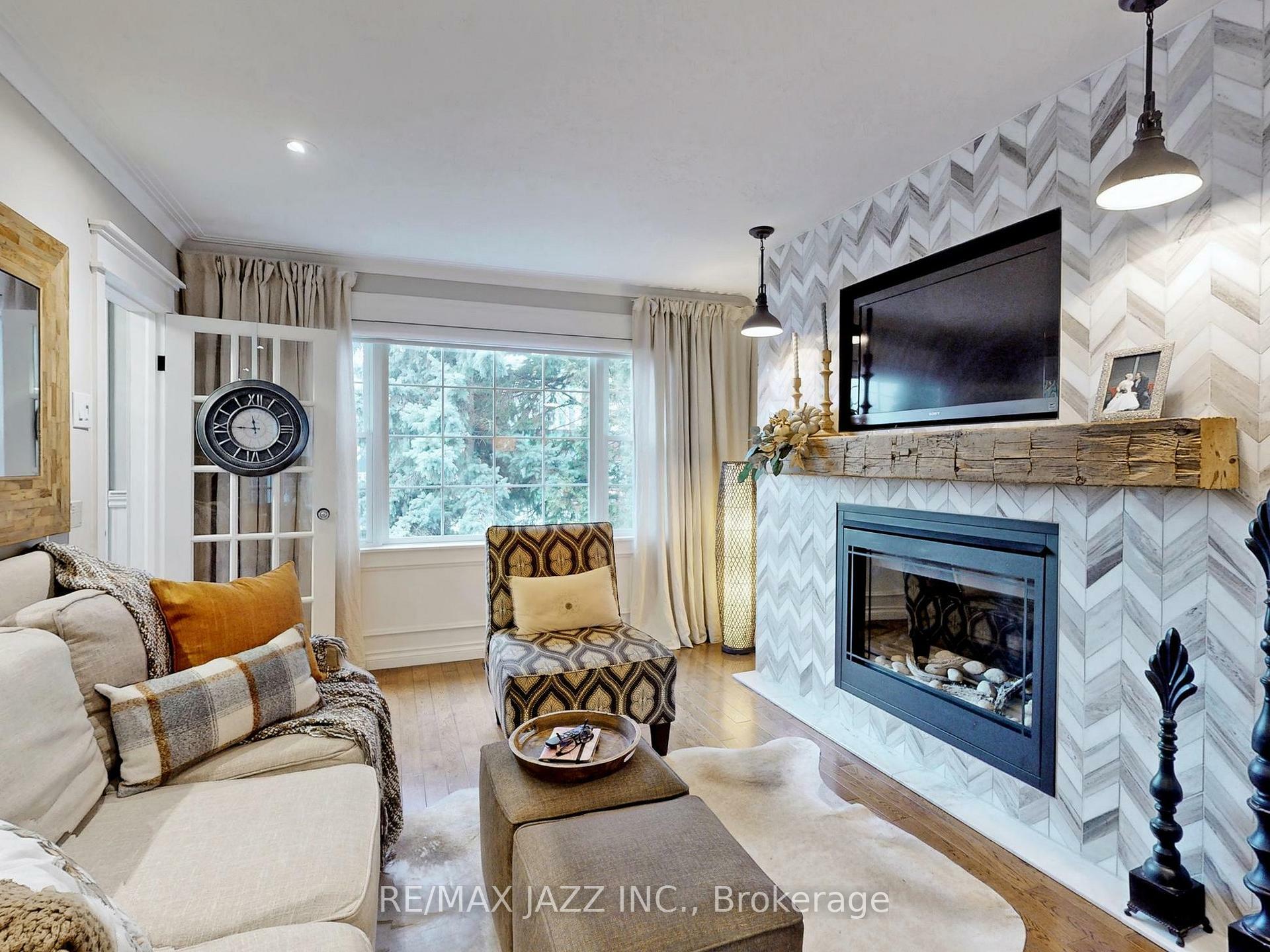 Property Photo: 1633 Charles Street ON L1N 1C1