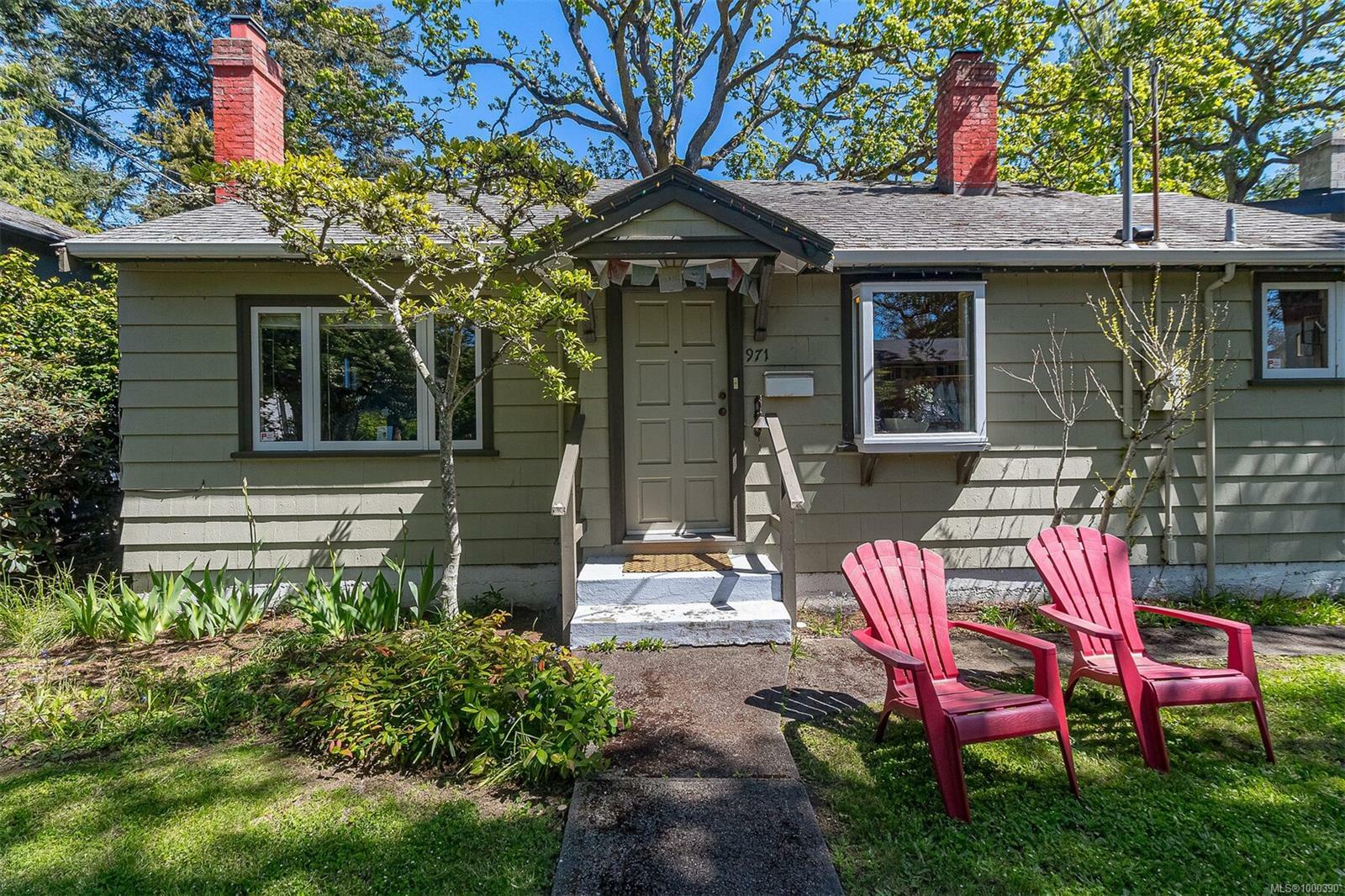 Photo de la propriété: 971 Wilmer St BC V8S 4B8
