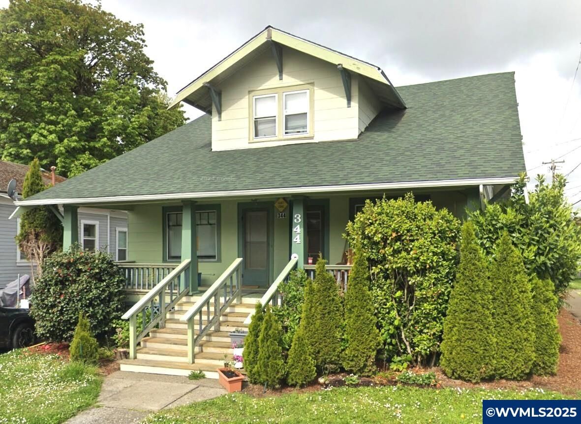 Property Photo:  344 NW 12th St  OR 97330 