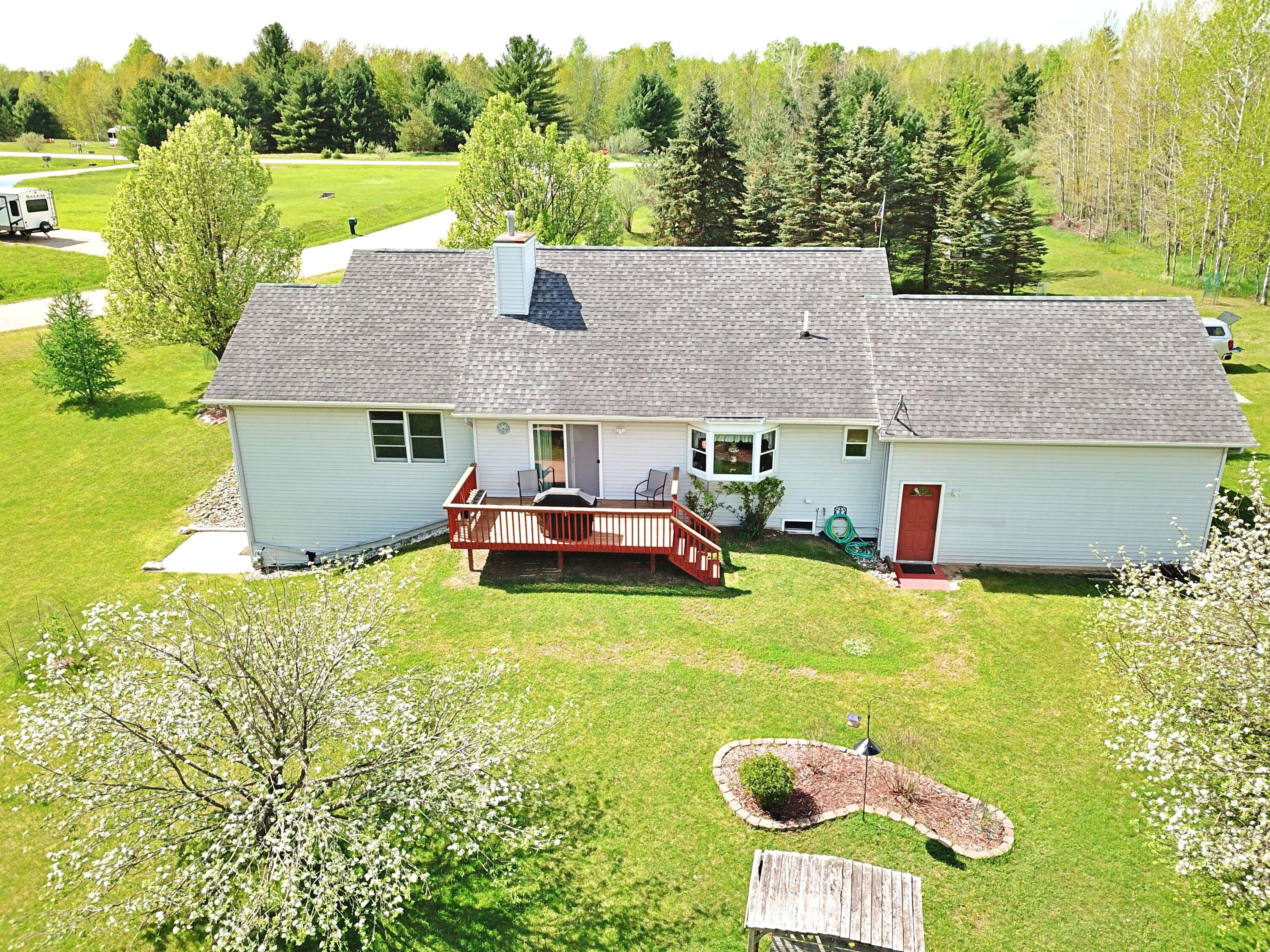 Property Photo:  4930 Warrington Way  MI 48624 