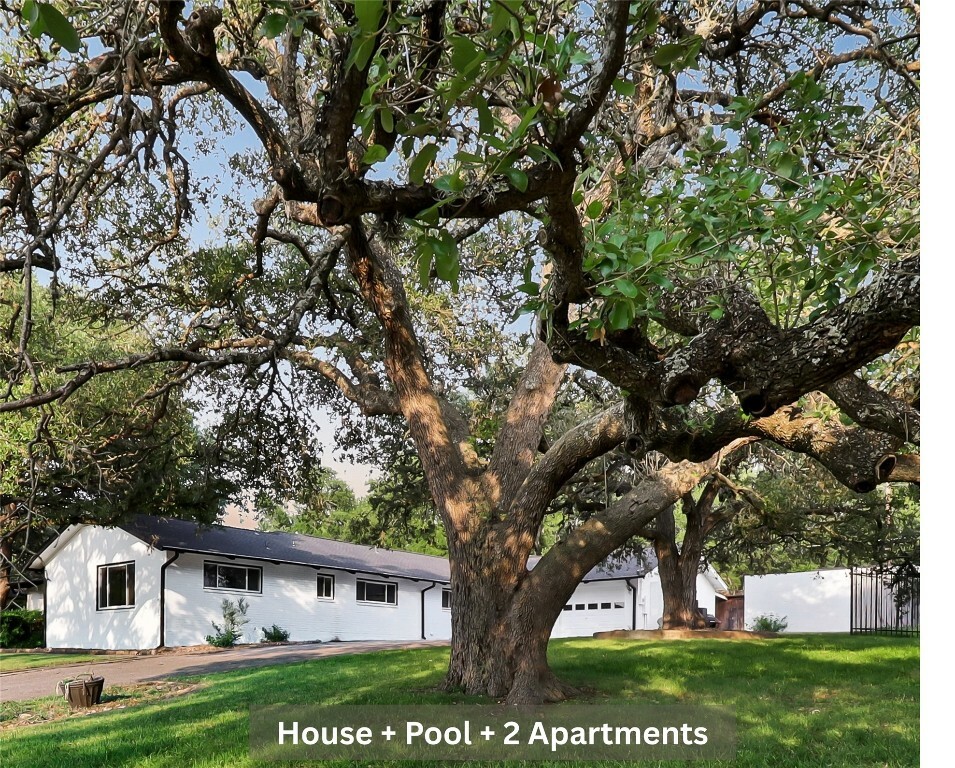 Property Photo: 122 W Sierra Circle TX 78666