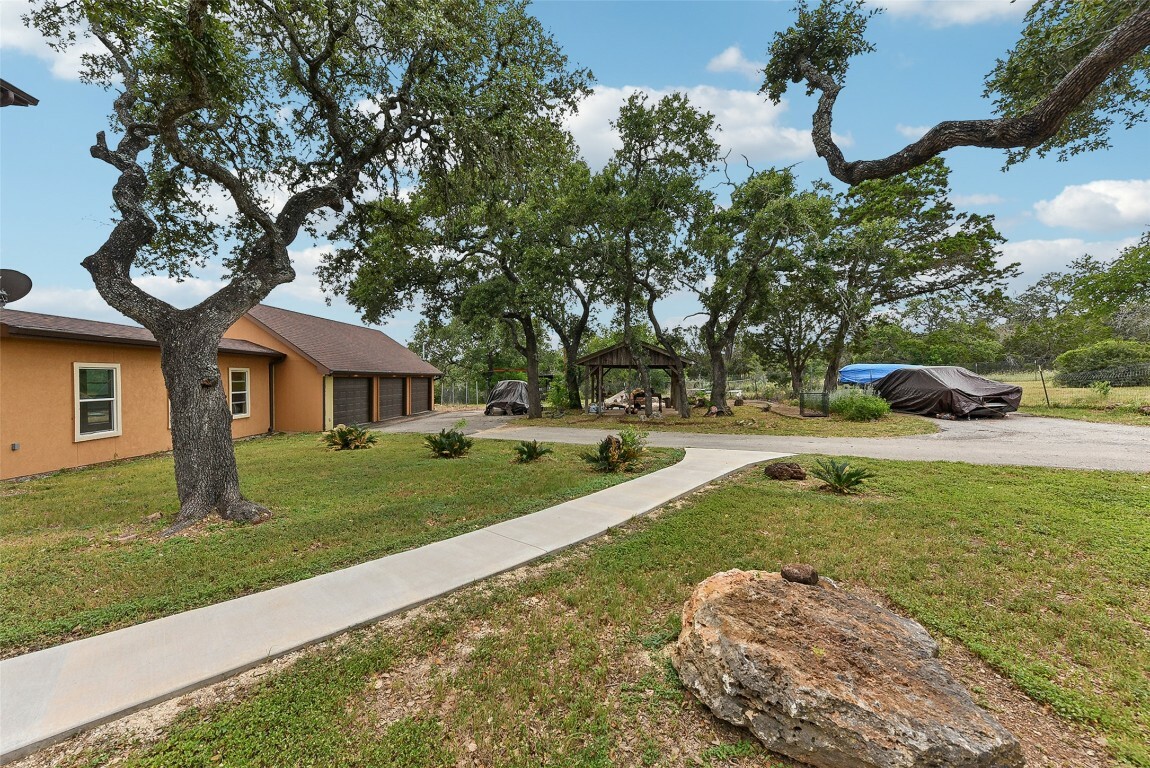 Property Photo: 4401 Hilliard Road TX 78666