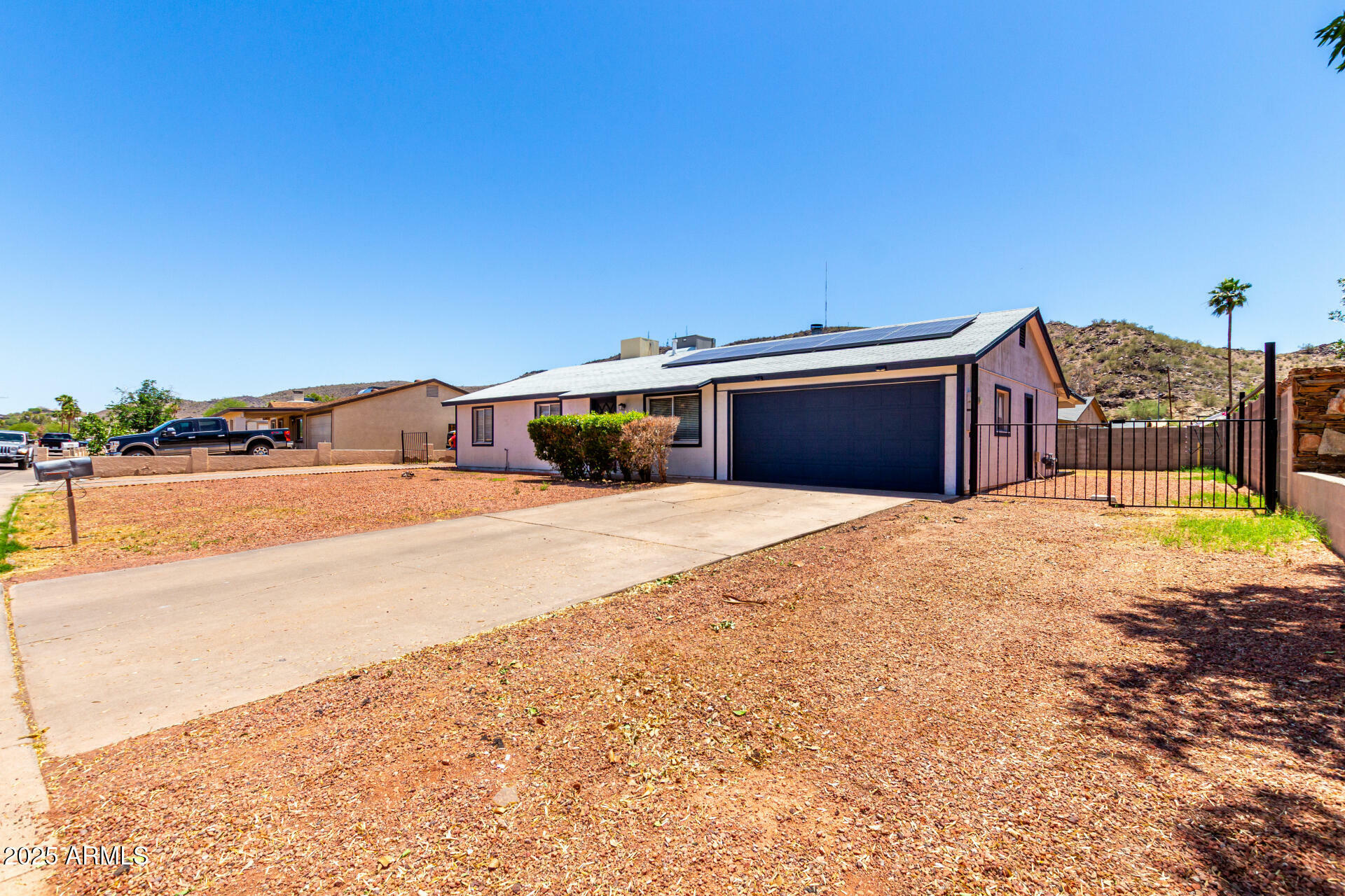 Property Photo: 1733 W Surrey Avenue AZ 85029