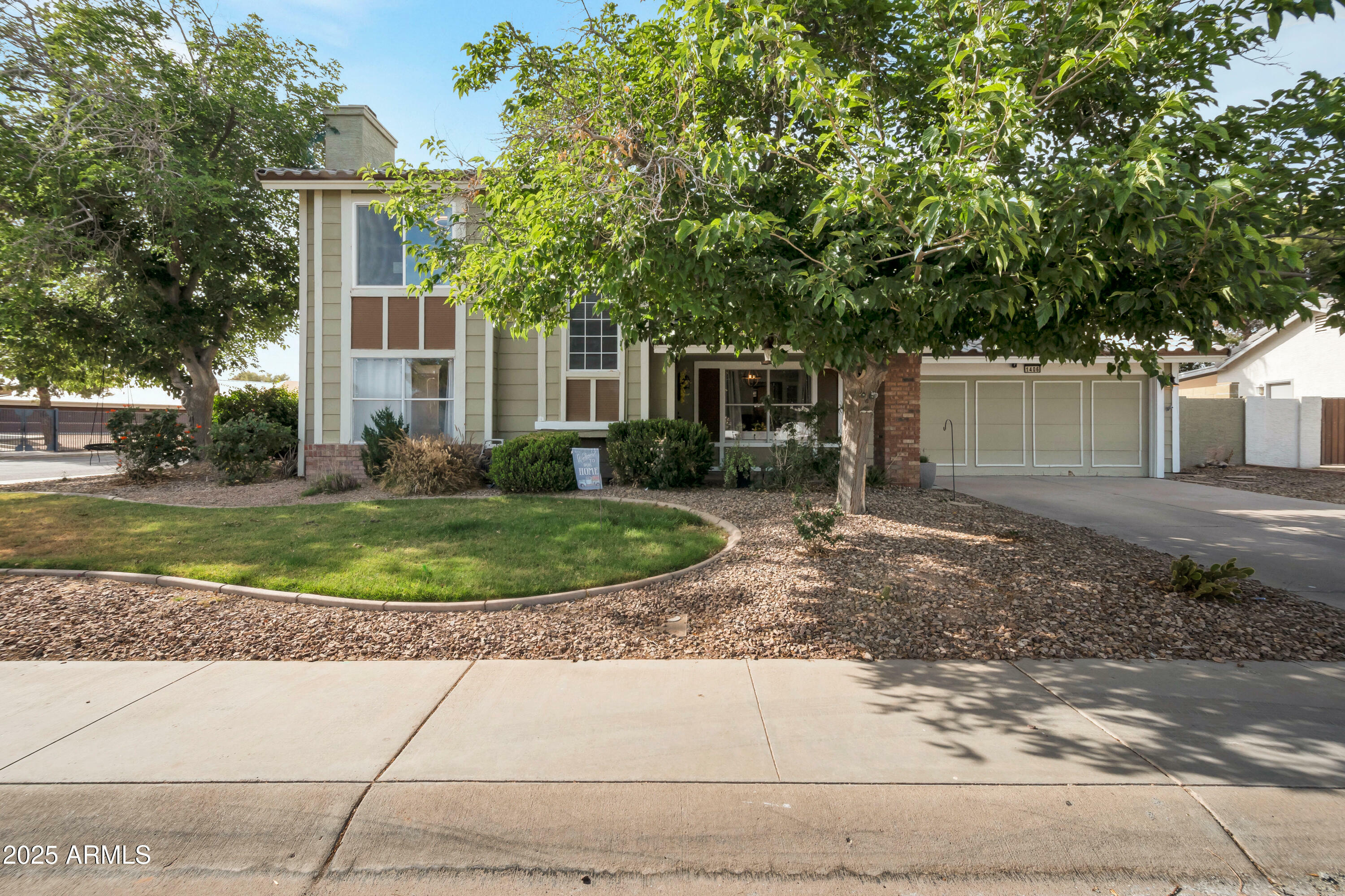 Property Photo: 1406 E Jasper Drive AZ 85225