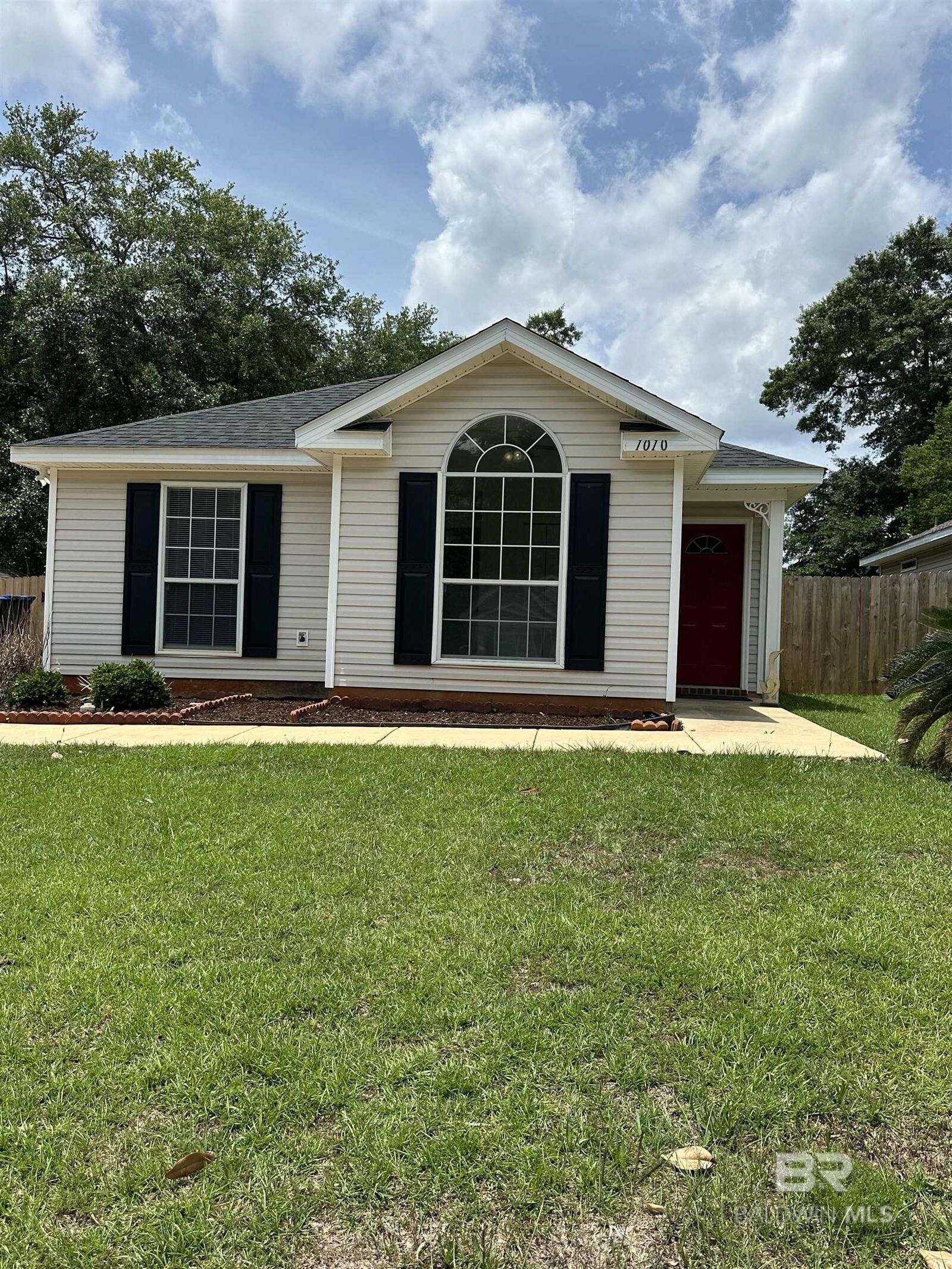 Property Photo: 1010 E Hamilton Bridges Drive AL 36695