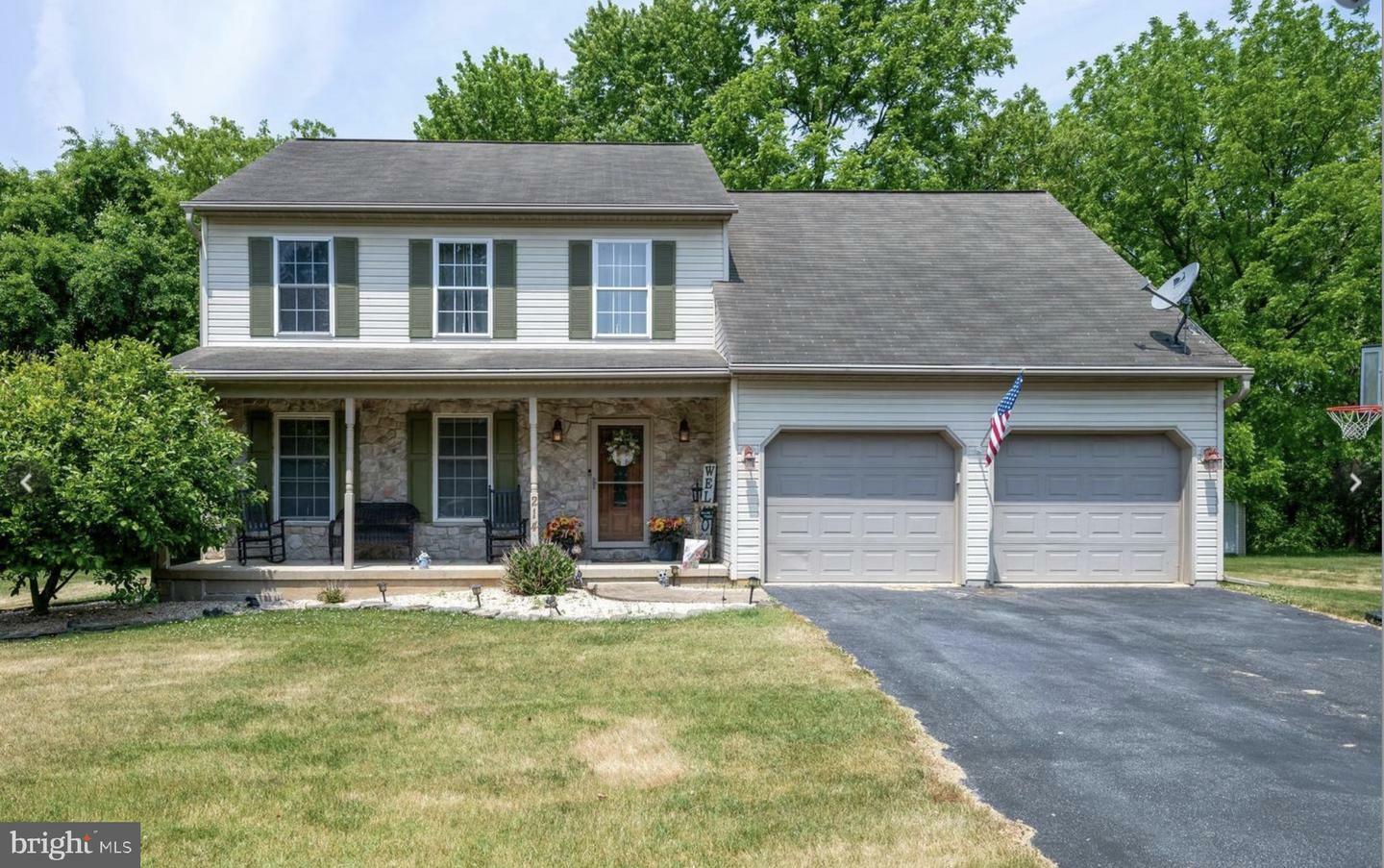 Property Photo: 214 Holly Lane PA 17602