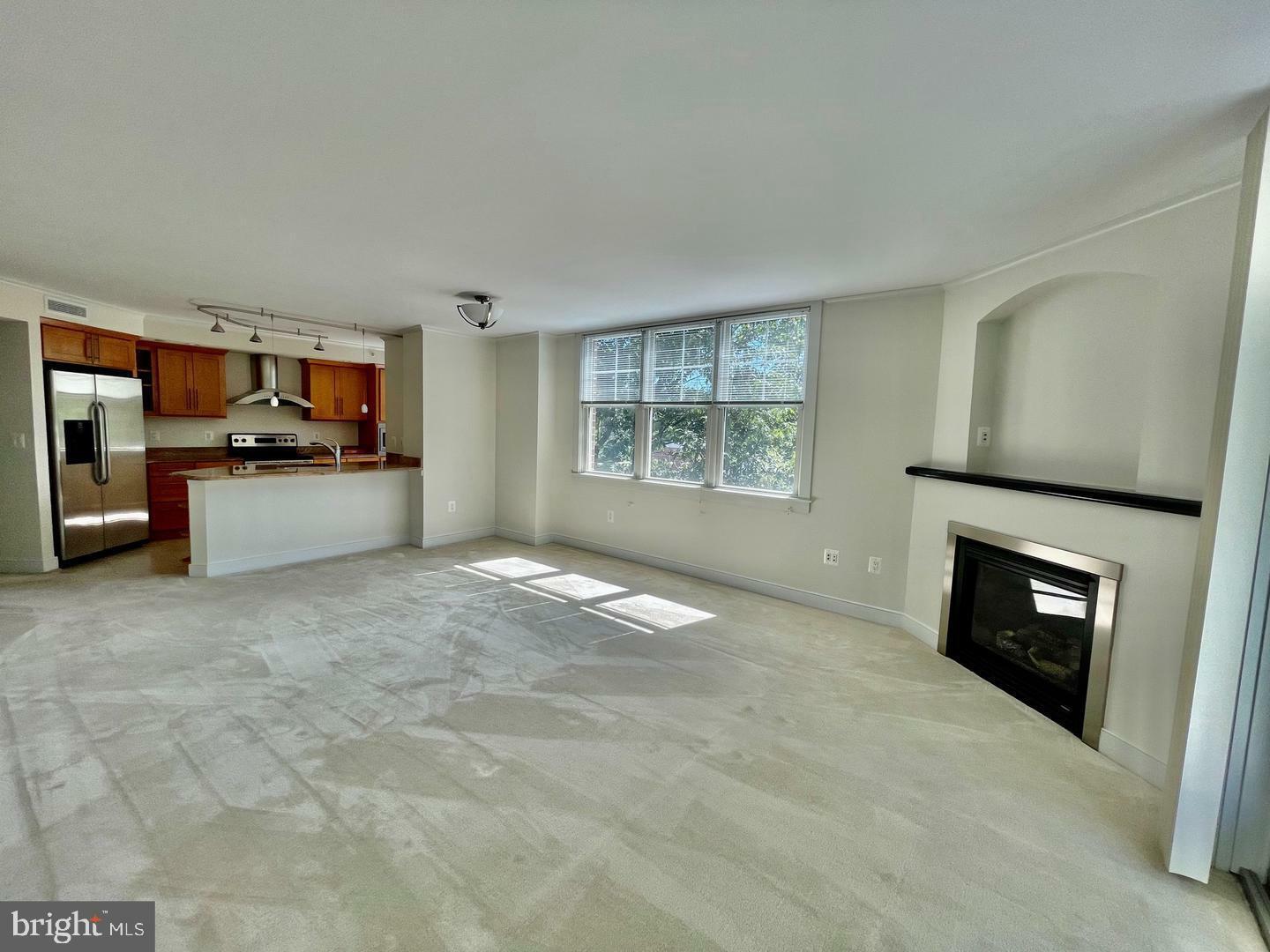 Property Photo: 1325 N Pierce Street 403 VA 22209