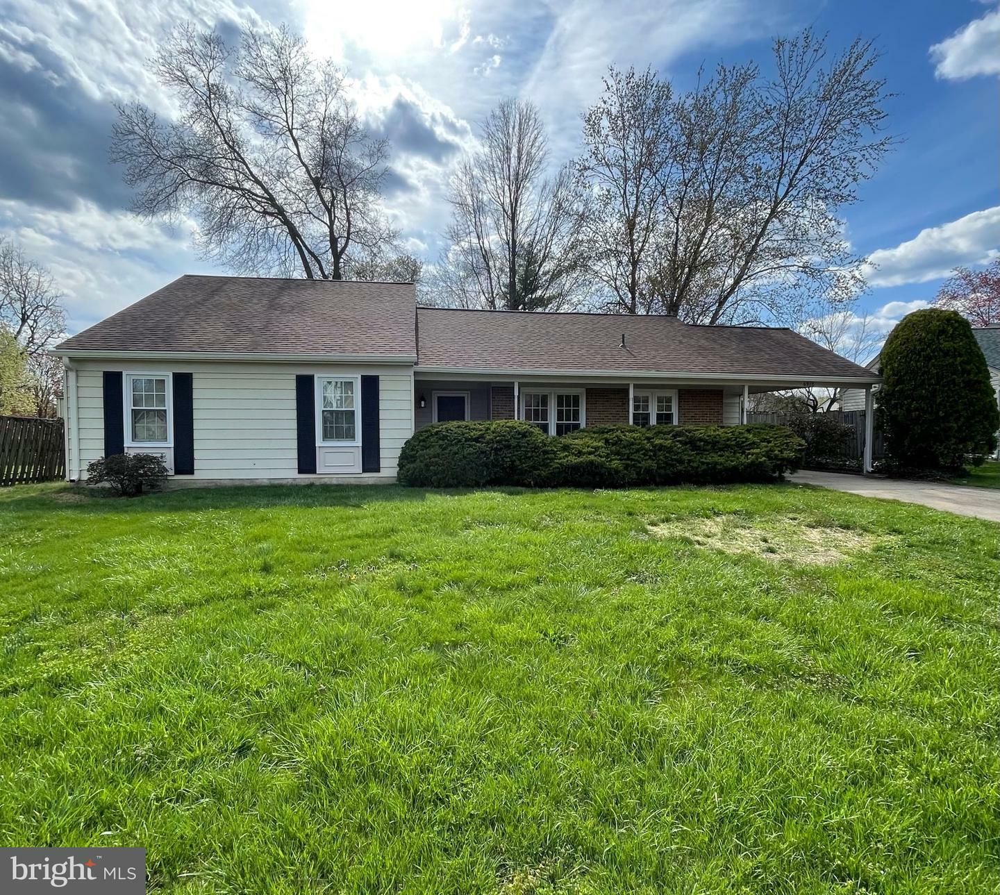 Property Photo: 6918 Lodestone Court VA 22306
