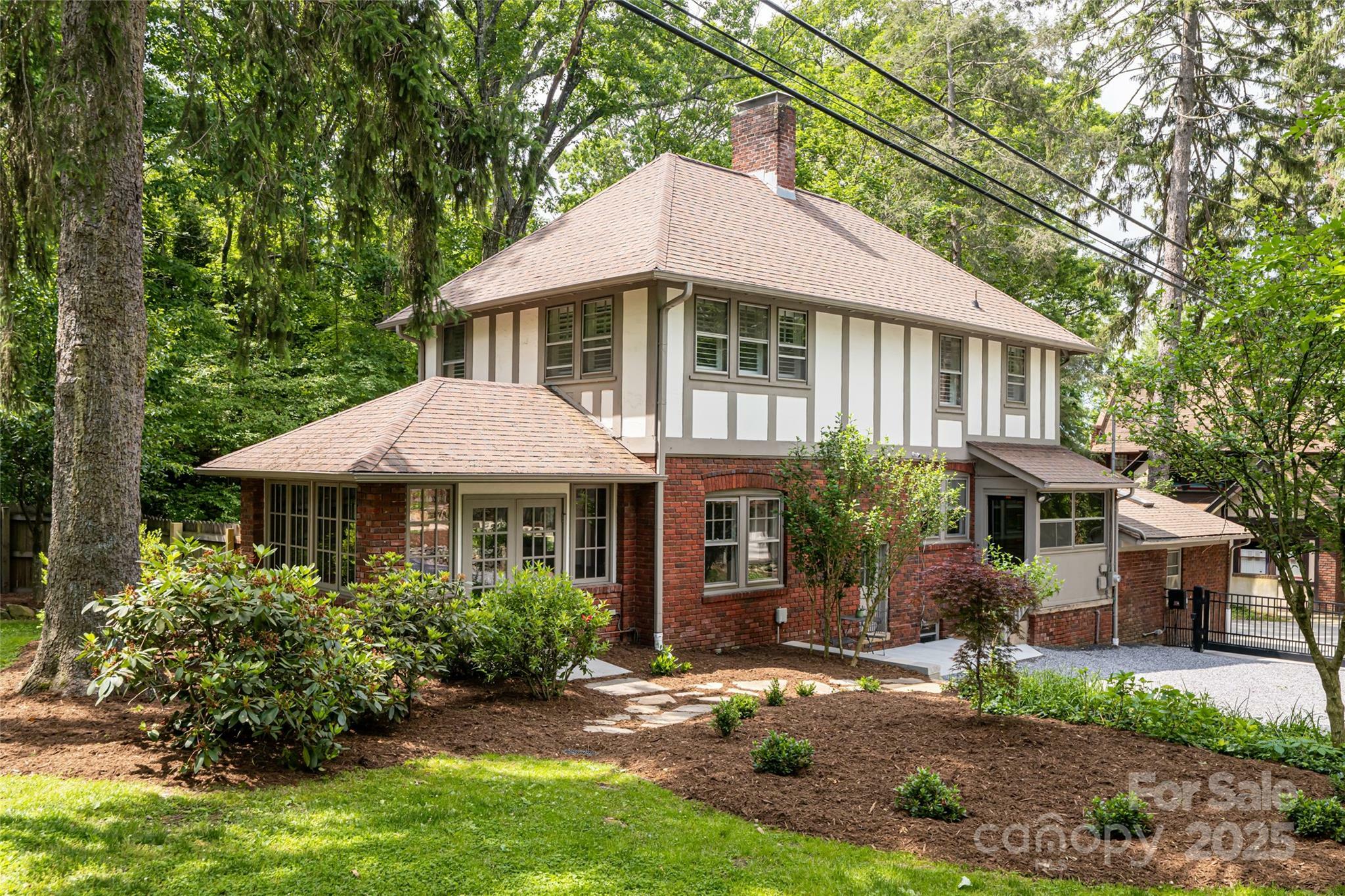 Property Photo: 118 Macon Avenue NC 28801