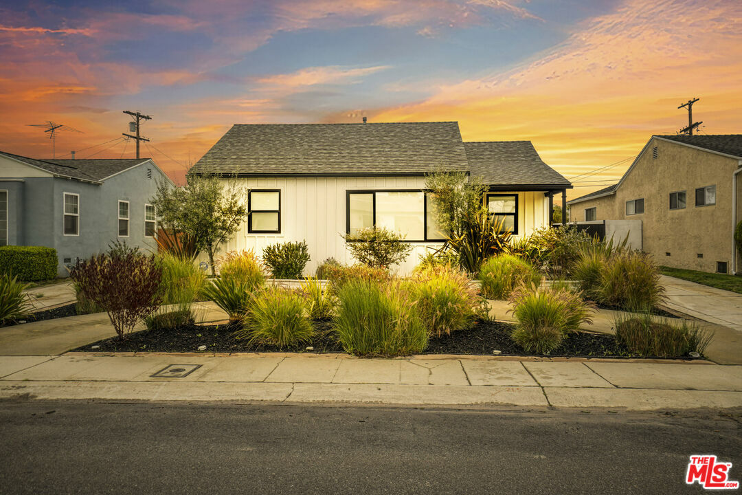 Property Photo: 7868 Naylor Ave CA 90045