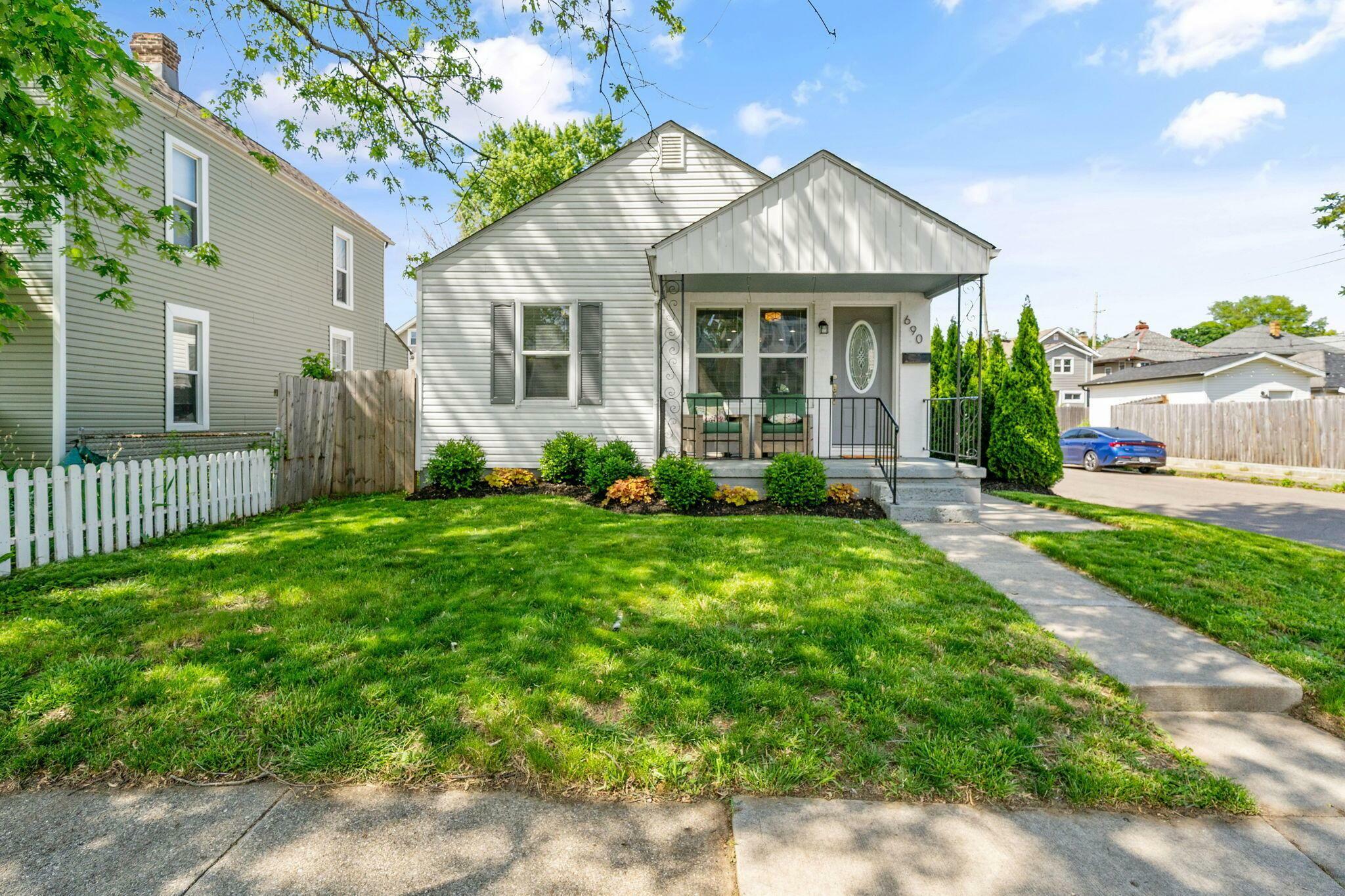 Property Photo: 690 Reinhard Avenue OH 43206