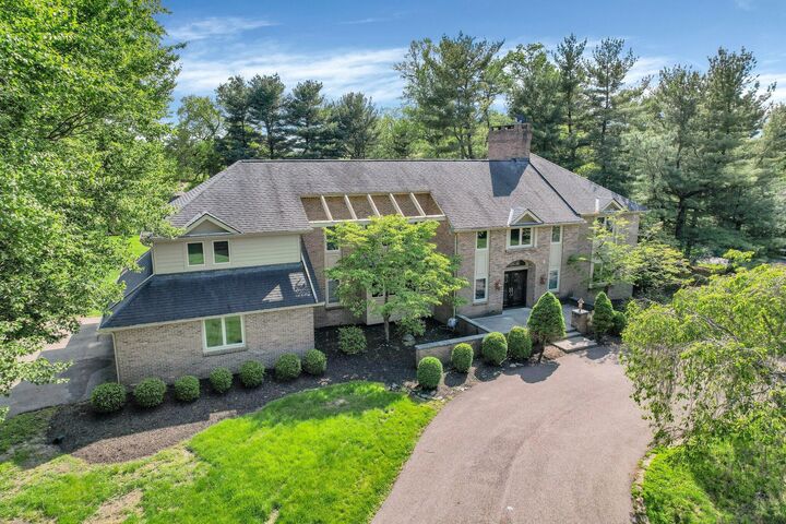 Property Photo:  20 Waterford Court  OH 43023 