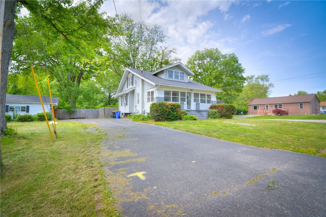 Property Photo: 1191 N Hillcrest Drive IL 62526