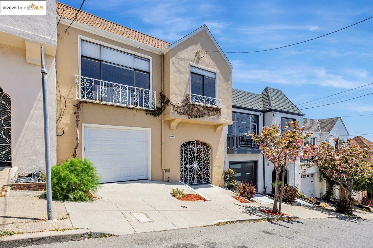 Property Photo: 315 Topeka Ave CA 94124