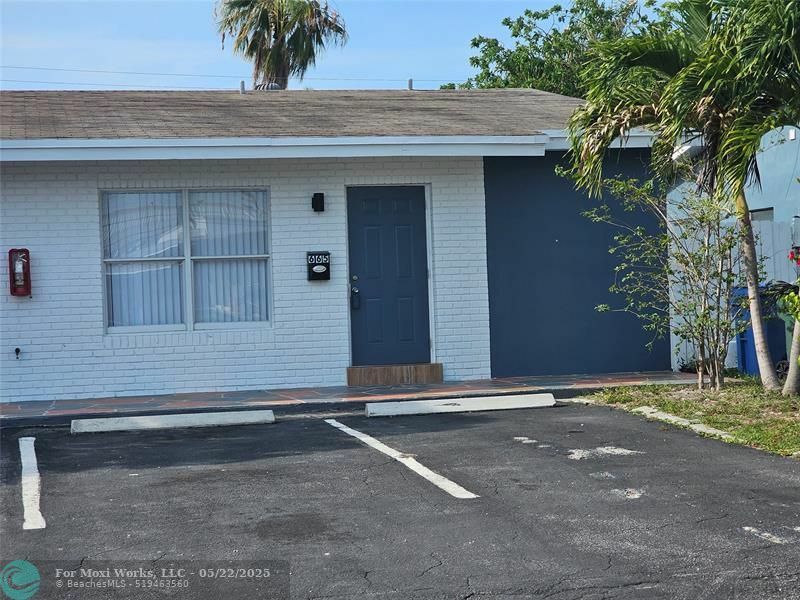 Property Photo: 661 NE 46th Ct FL 33334