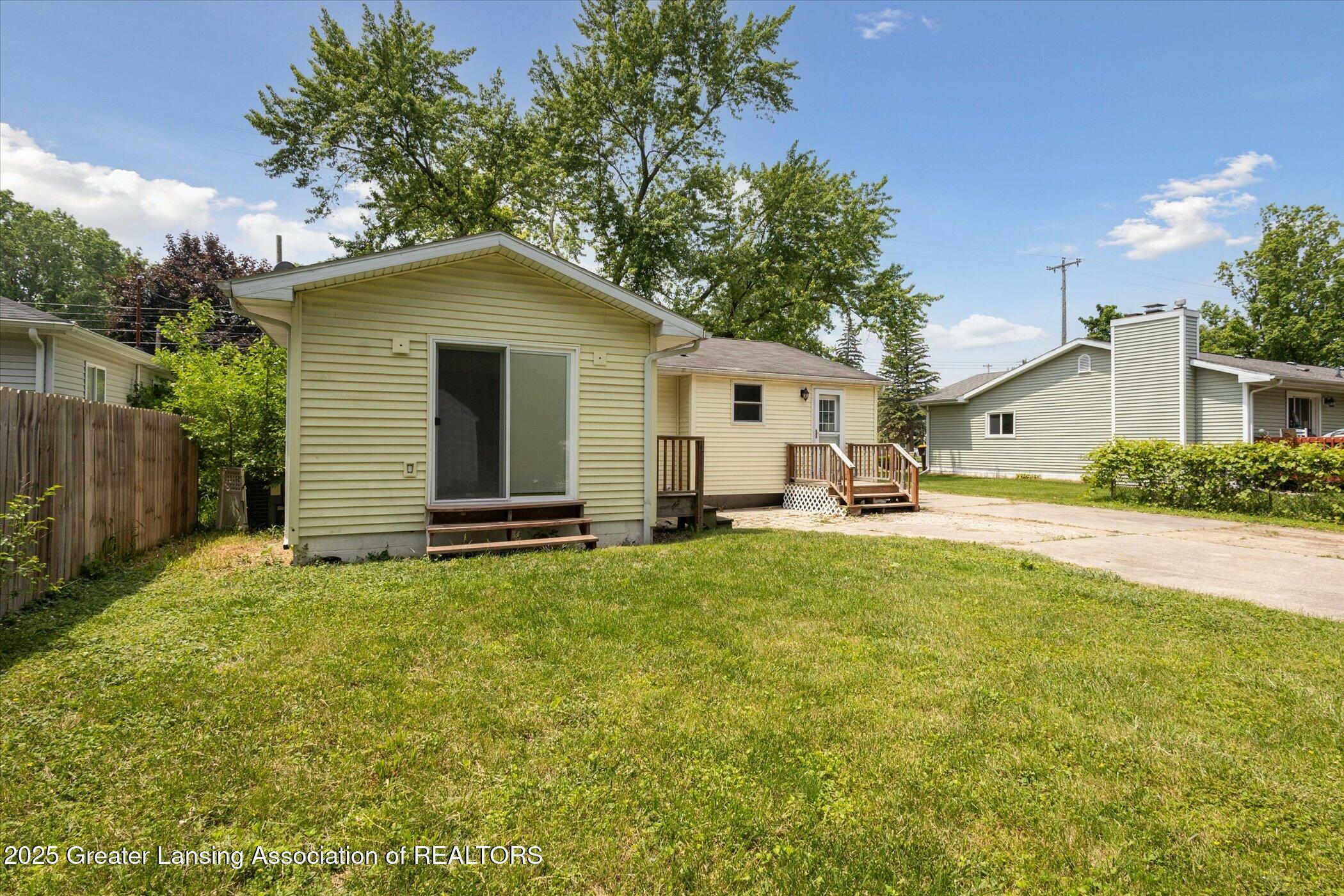 Property Photo: 127 S Dibble Avenue MI 48917