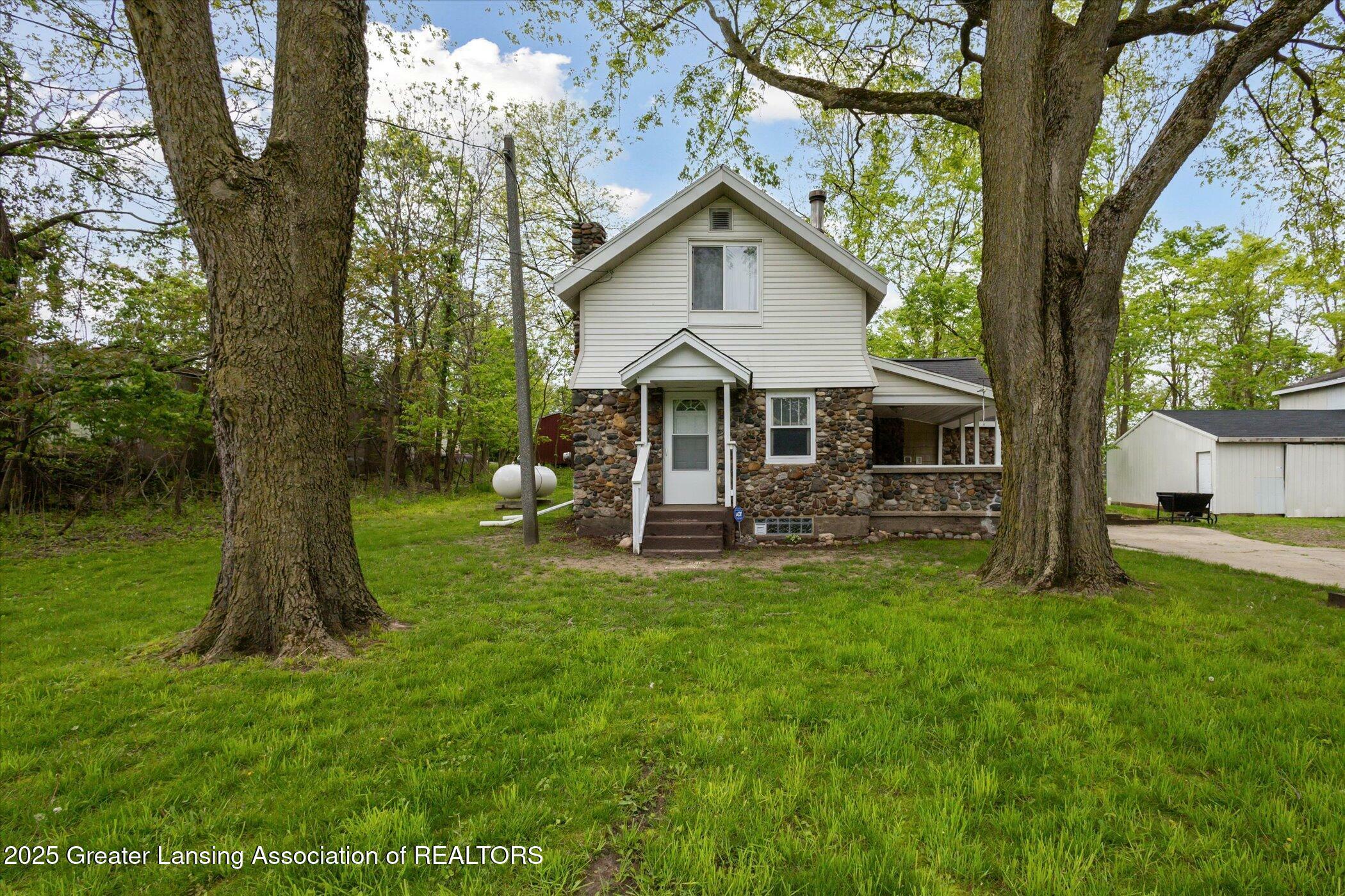 Property Photo: 1900 Kaplan Street MI 48917
