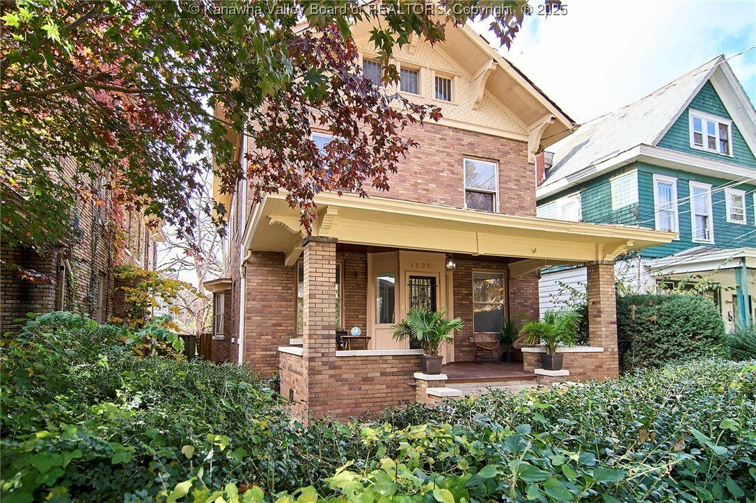 Property Photo: 1505 Lee Street E WV 25311