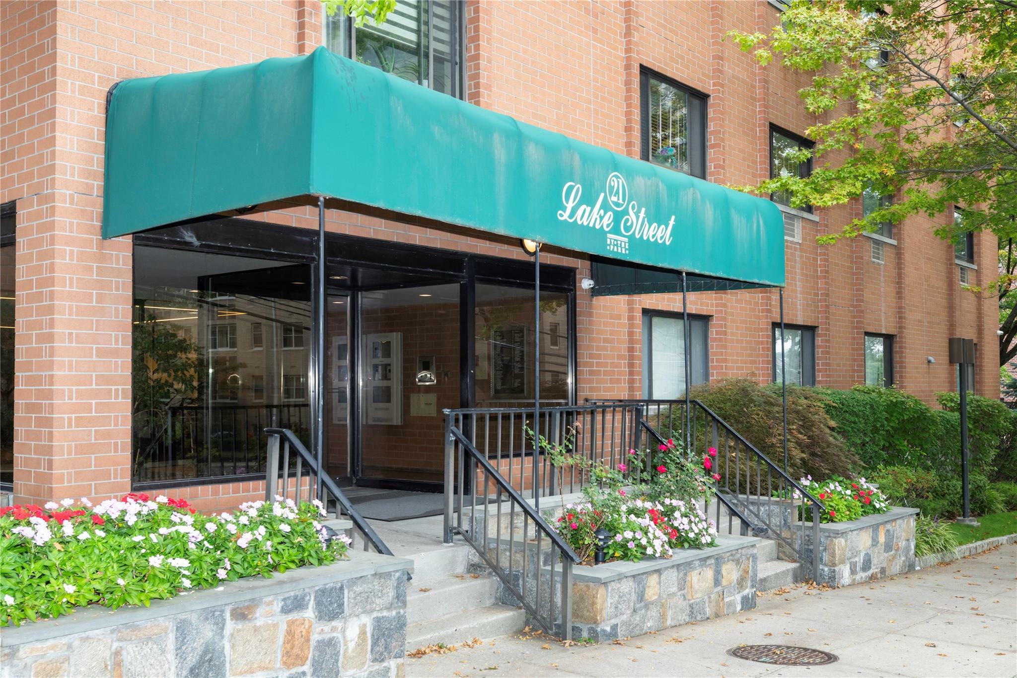 Property Photo: 21 Lake Street 2J NY 10603