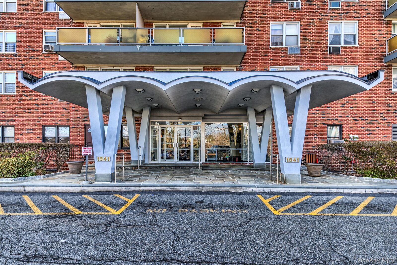 Property Photo:  1841 Central Park Avenue 8E  NY 10710 