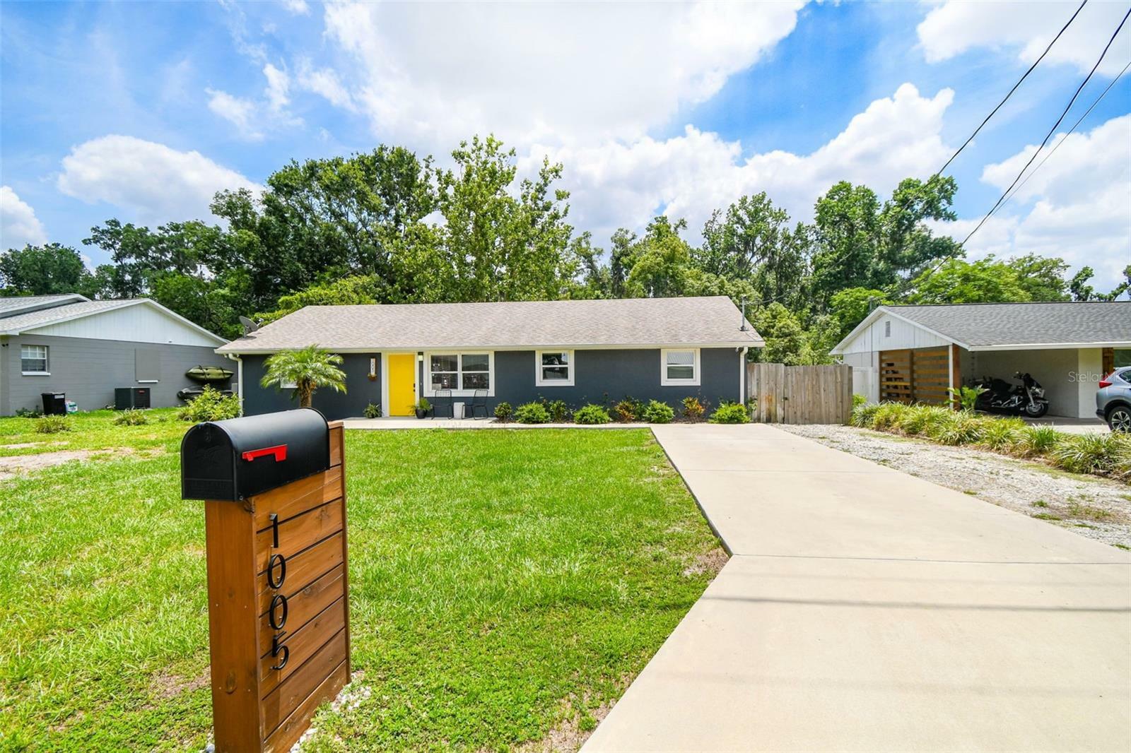 Property Photo: 1005 Monroe Street FL 33565