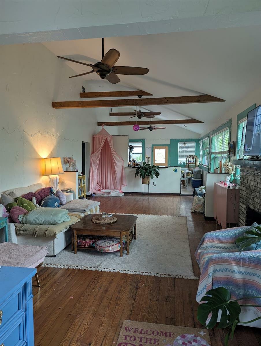 Property Photo: 2451 2nd Avenue N FL 33713