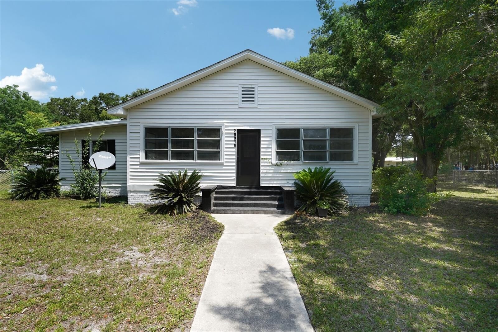 Property Photo:  20016 SE 219th Avenue  FL 32640 