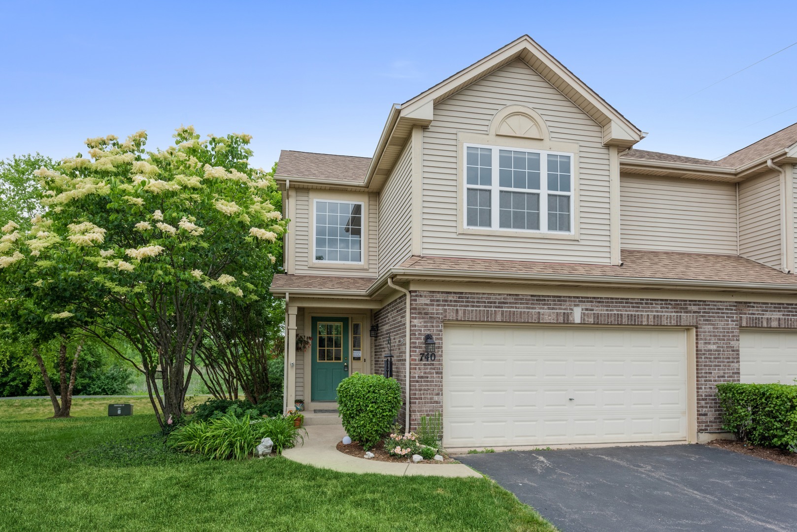 Property Photo: 740 Countryfield Lane IL 60120