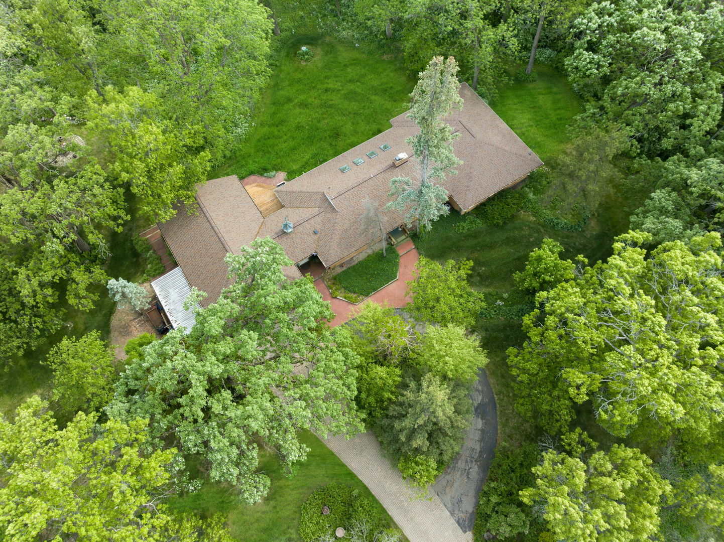 Property Photo: 40W437 Fair Oaks Drive IL 60175