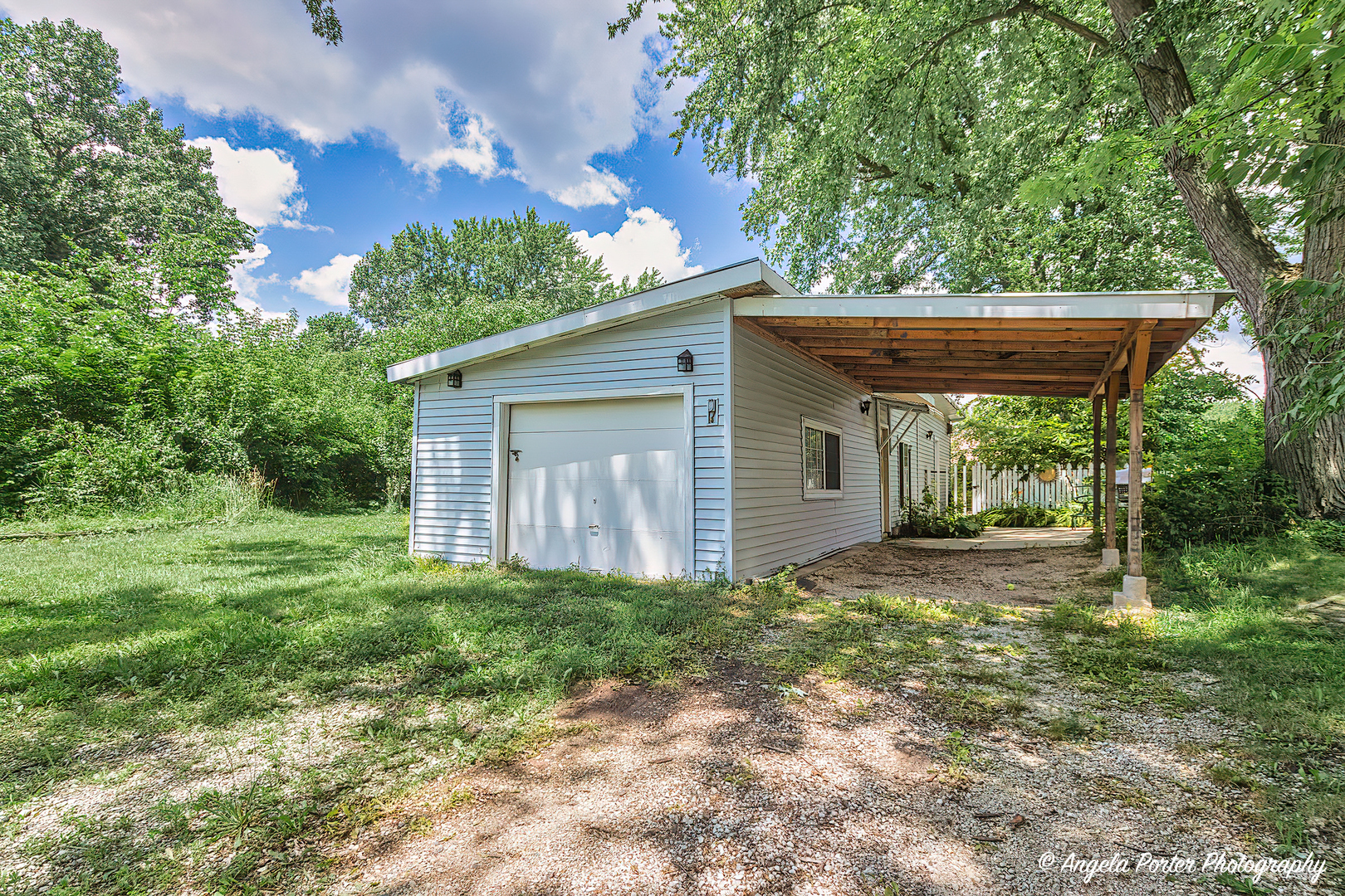 Property Photo: 902 Landl Park Road IL 60051