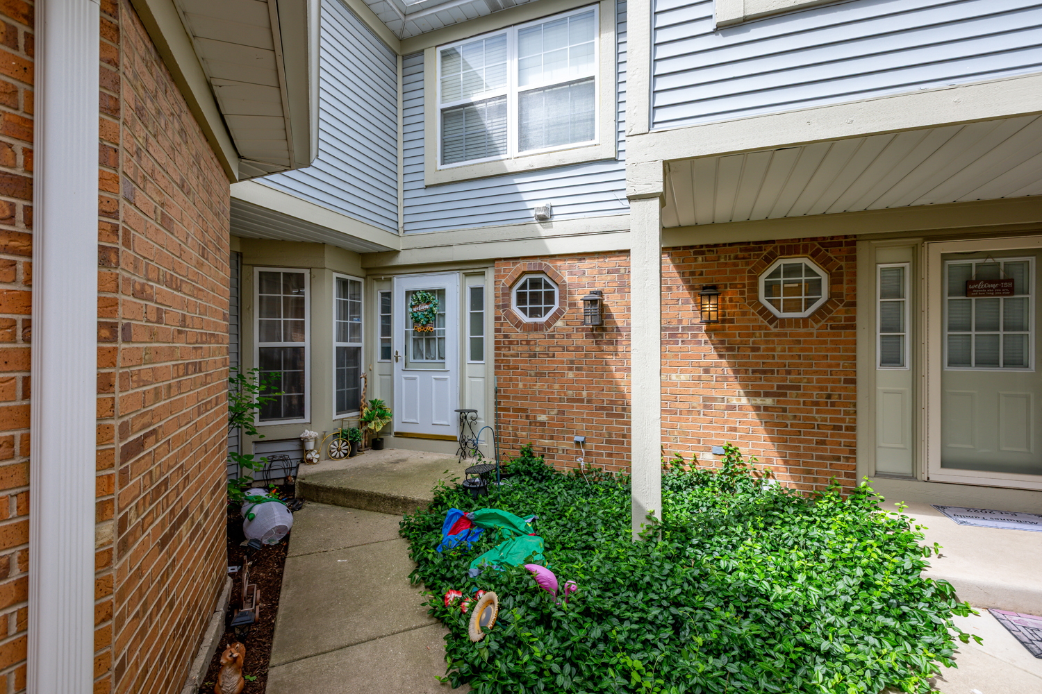 Property Photo: 619 Glenwood Lane IL 60148